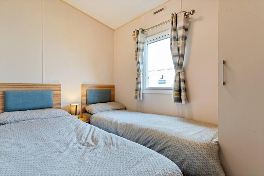 Tattershall Lakes: Sally'S Superior Stay Exterior photo