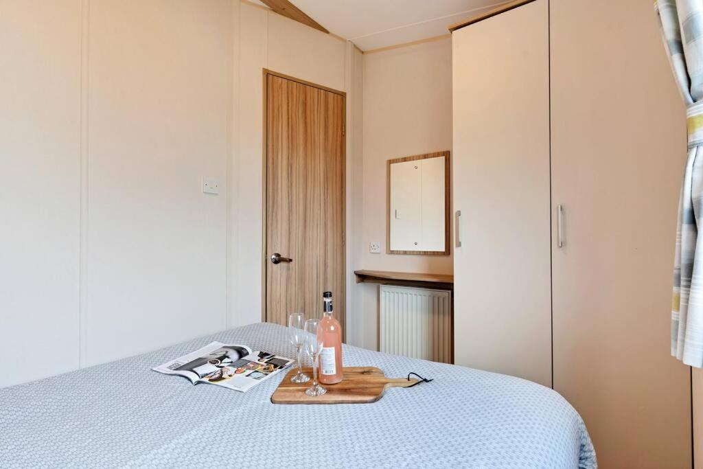 Tattershall Lakes: Sally'S Superior Stay Exterior photo