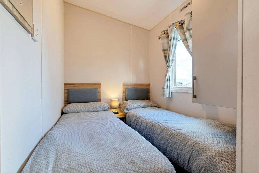 Tattershall Lakes: Sally'S Superior Stay Exterior photo