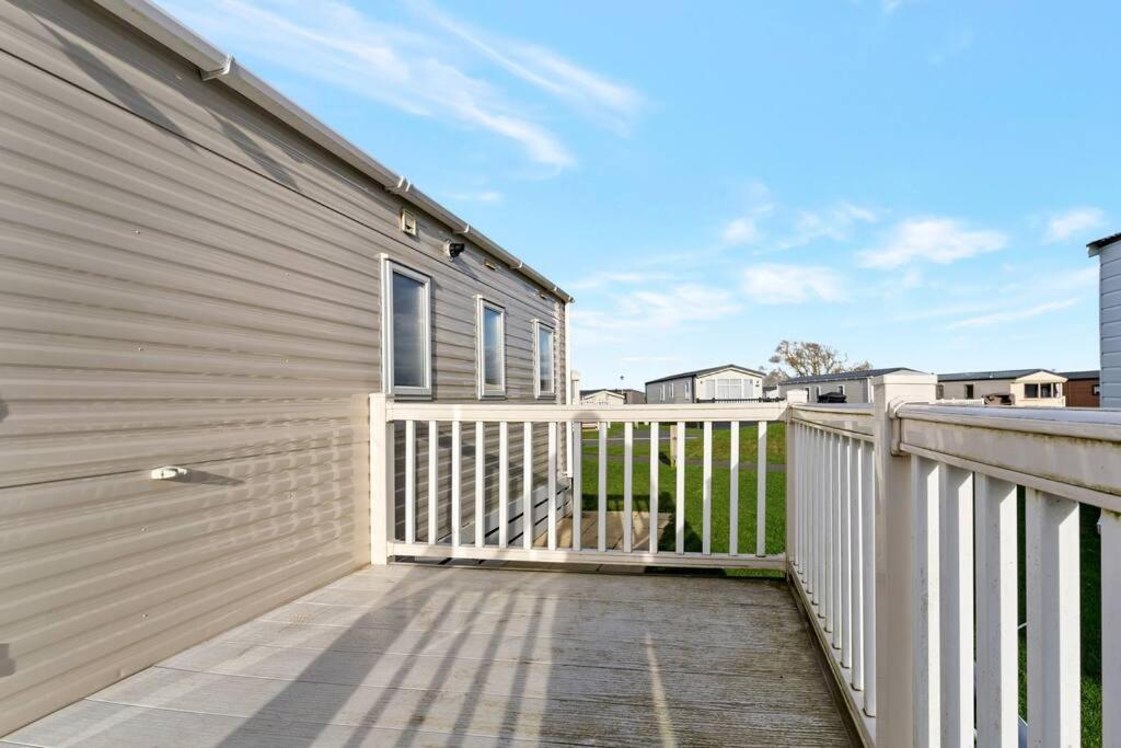 Tattershall Lakes: Sally'S Superior Stay Exterior photo